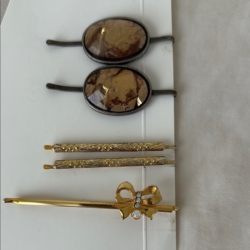 ❤️3/$15❤️ Elegant Gold and Topaz Hairpin Accessory Set